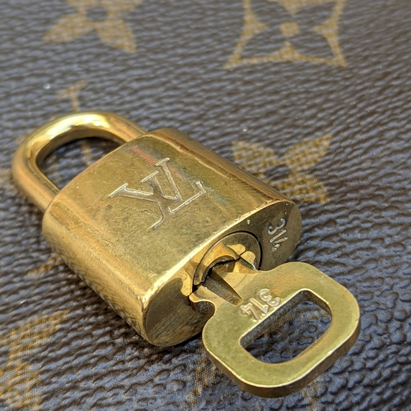 ⭐ #314 vintage Louis Vuitton padlock and ke - Picture 5 of 6